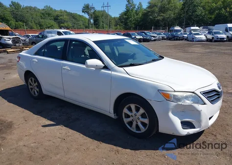 2011 Toyota Camry Le z USA, uszkodzony, nr VIN 4T1BF3EK3BU594304